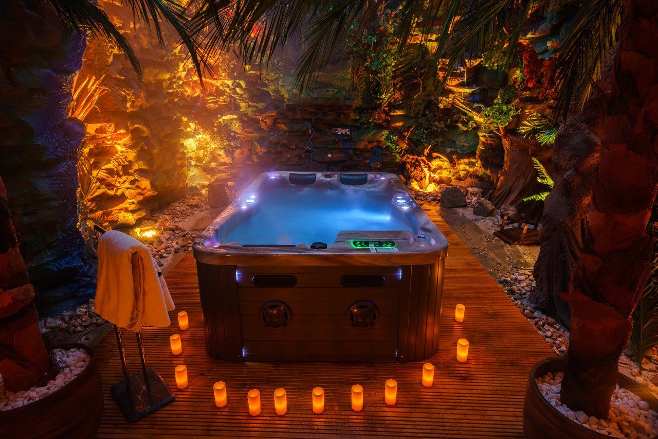 Wellness-Romantik-Erotik Whirlpool: Afrika-Dschungel-Hawaii Suite
