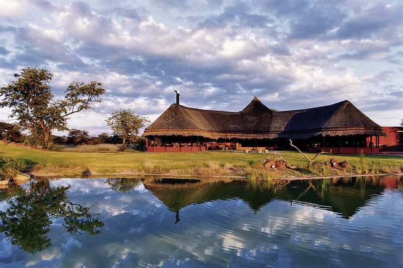 Okonjima – Plains Camp & Luxury Bush Camp & Grand African Villa