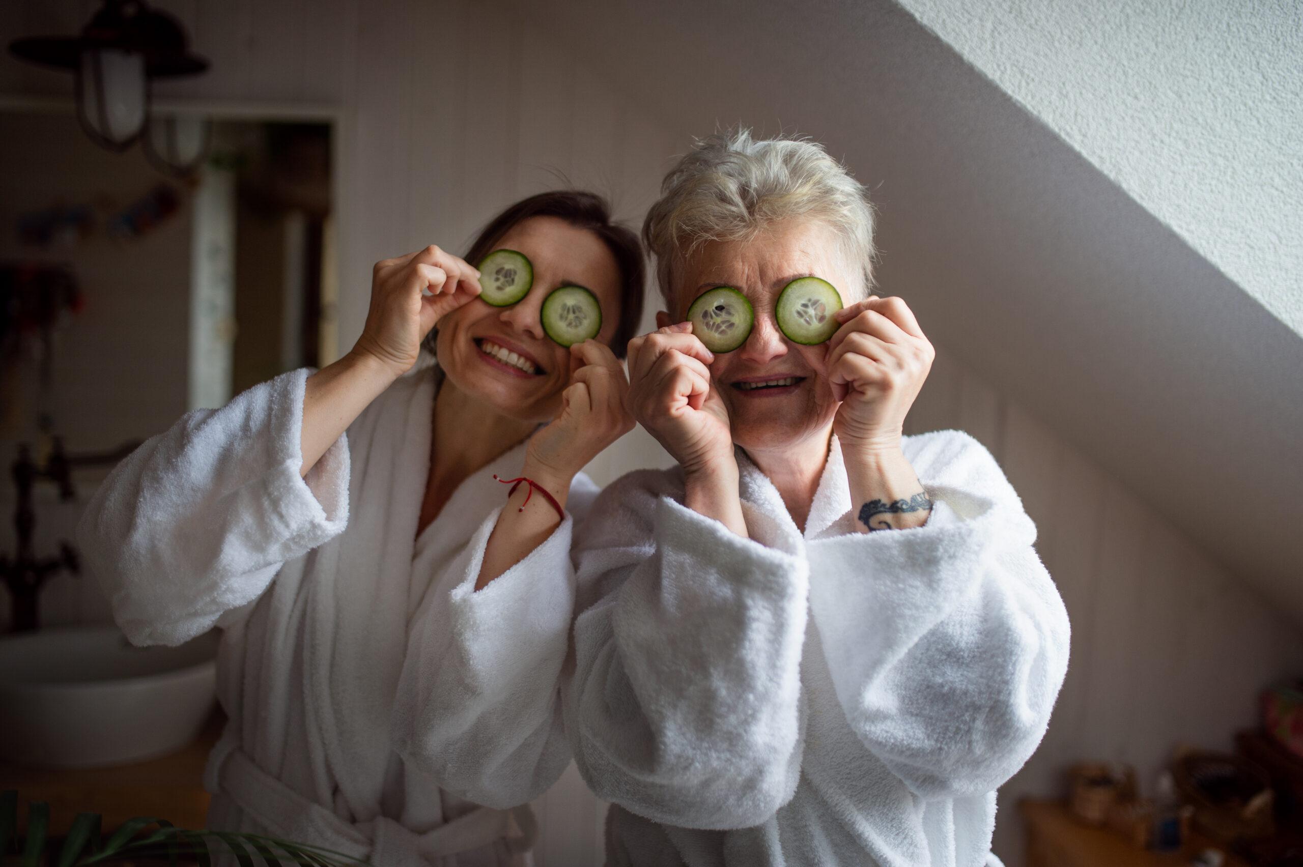 Mutter und Tochter im Wellness